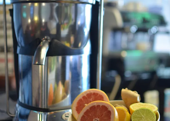 Gat Point Charlie Szálloda