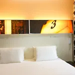 Gat Point Charlie מלון 3*