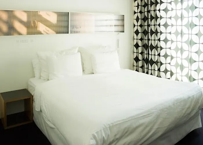 Gat Point Charlie מלון 3*