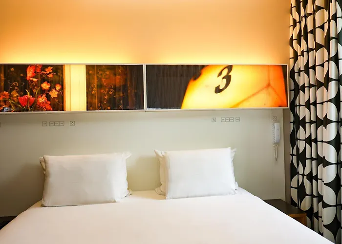 Gat Point Charlie מלון 3*