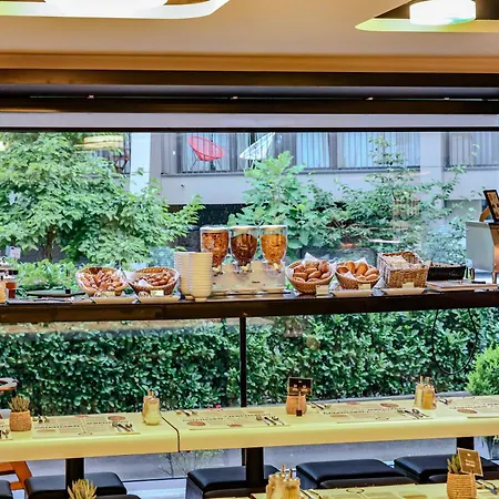 Hotel Gat Point Charlie 3*