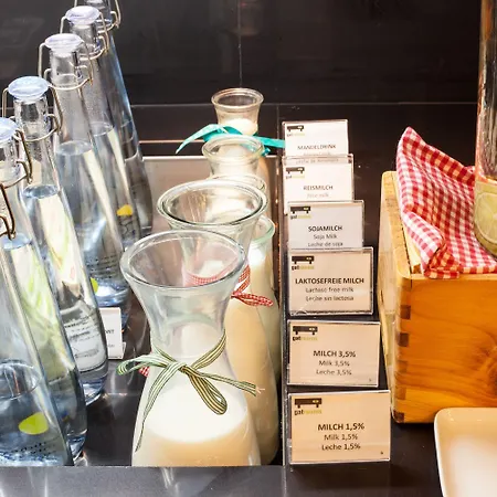 Hotel Gat Point Charlie 3*